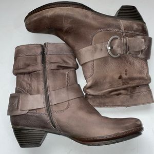 Pikolinos leather booties